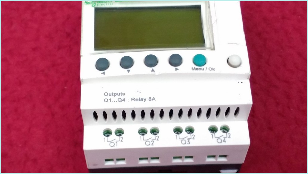 SCHNEİDER SR2 B121BD SR2B121BD ZELİO 24 VDC PLC