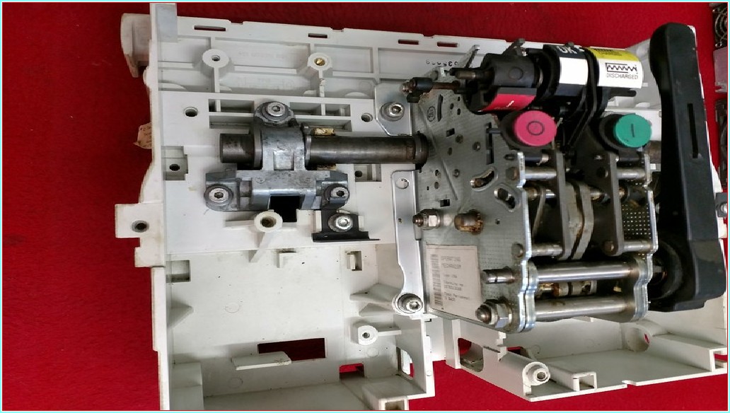 SIEMENS 3WL1225-2BB32-1AA2 2500A MASTERPACT VE MOTOR MAKANİZMASI VE AC KAPA BOBİNLER STOKLARIMIZDA
