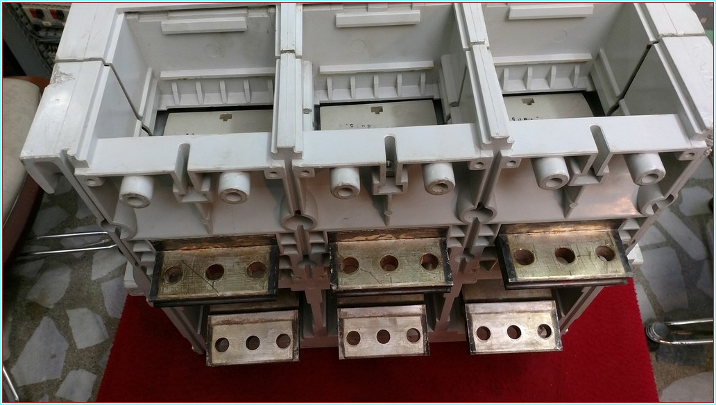 SIEMENS 3WL1225-2BB32-1AA2 2500A MASTERPACT VE MOTOR MAKANİZMASI VE AC KAPA BOBİNLER STOKLARIMIZDA