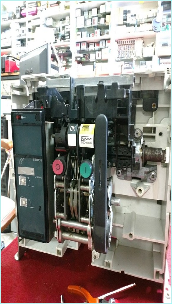 SIEMENS 3WL1225-2BB32-1AA2 2500A MASTERPACT VE MOTOR MAKANİZMASI VE AC KAPA BOBİNLER STOKLARIMIZDA