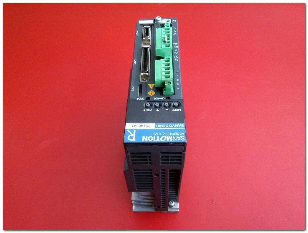 SANMOTION RS1A03AAWFF 5,2A SANMOTION R2AA06040FXH00M 400W SERVO SÜRÜCÜ VE SERVO MOTOR TAKIM