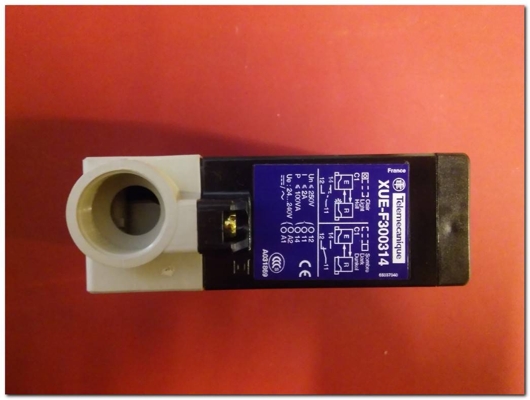 TELEMECANİQUE XUE-F300314 SCHNEİDER SENSÖR FOTO ELEKTRİK DEDEKTÖRÜ 2A 24-240VAC