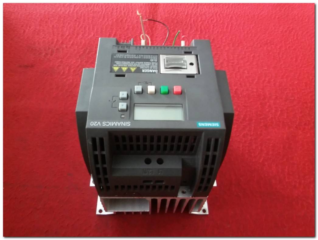 SIEMENS 6SL3210-5BB21-5UV0 SINAMICS V20 1,5KW SÜRÜCÜ