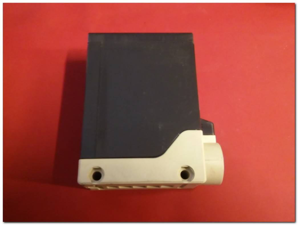 TELEMECANİQUE XUE-F300314 SCHNEİDER SENSÖR FOTO ELEKTRİK DEDEKTÖRÜ 2A 24-240VAC