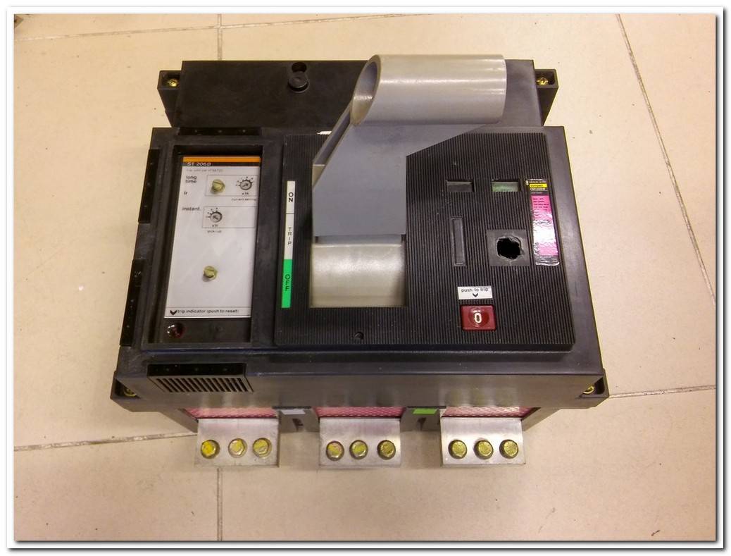 MERLİN GERİN CM1600HE IEC-VDE-BS 1600A COMPACT CIRCUİT BREAKER DEVRE KESİCİ 1600A AÇTIRMA BOBİNLİ TMŞ