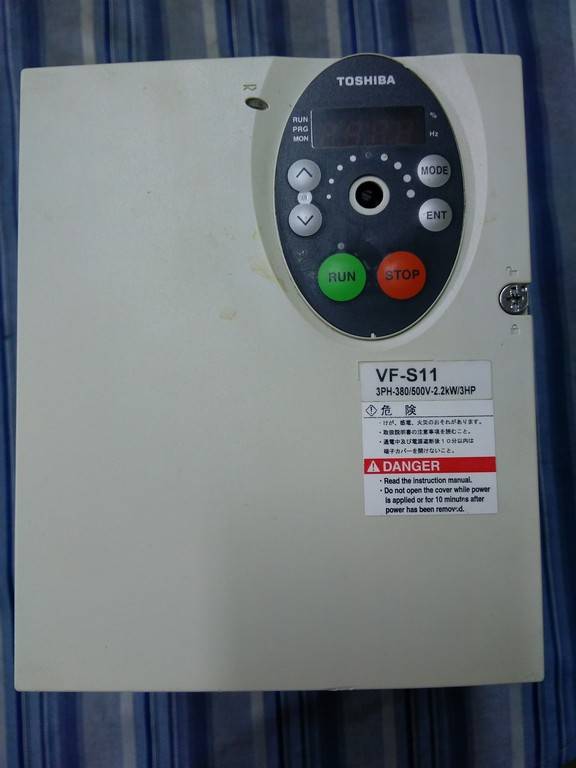 TOSHIBA VFS11-4022PL-WP(1) 2,2KW (380V) SÜRÜCÜ VFS11-4022PL-WP(3A) 380V AĞIR ŞART