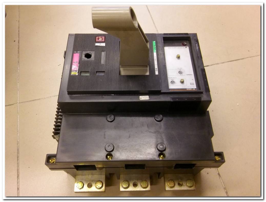 MERLİN GERİN CM1600HE IEC-VDE-BS 1600A COMPACT CIRCUİT BREAKER DEVRE KESİCİ 1600A AÇTIRMA BOBİNLİ TMŞ