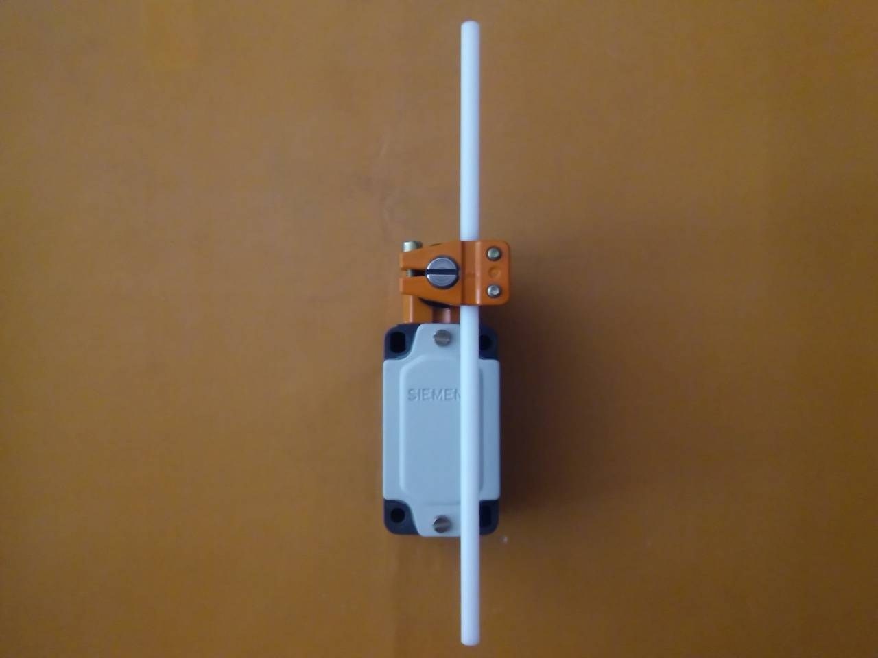 SIEMENS 3SE3 3SE3 120-1Q VDE 0660 IEC 947-5-1 SIFIR KUTULU LİMİT SWİTCH