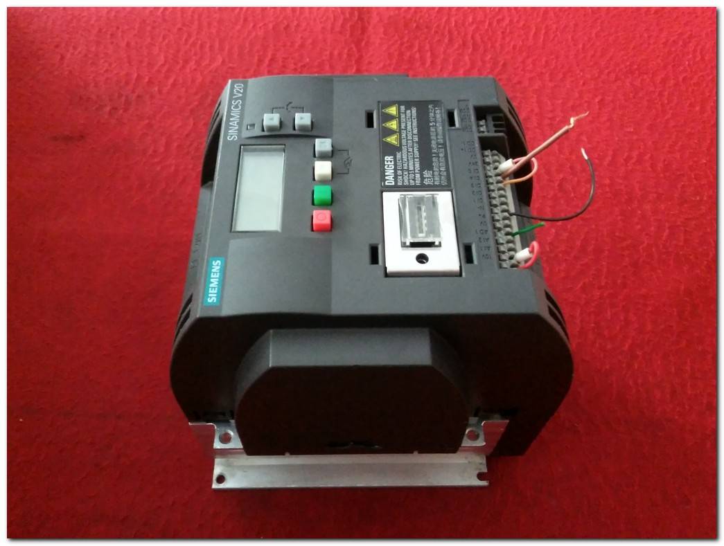 SIEMENS 6SL3210-5BB21-5UV0 SINAMICS V20 1,5KW SÜRÜCÜ