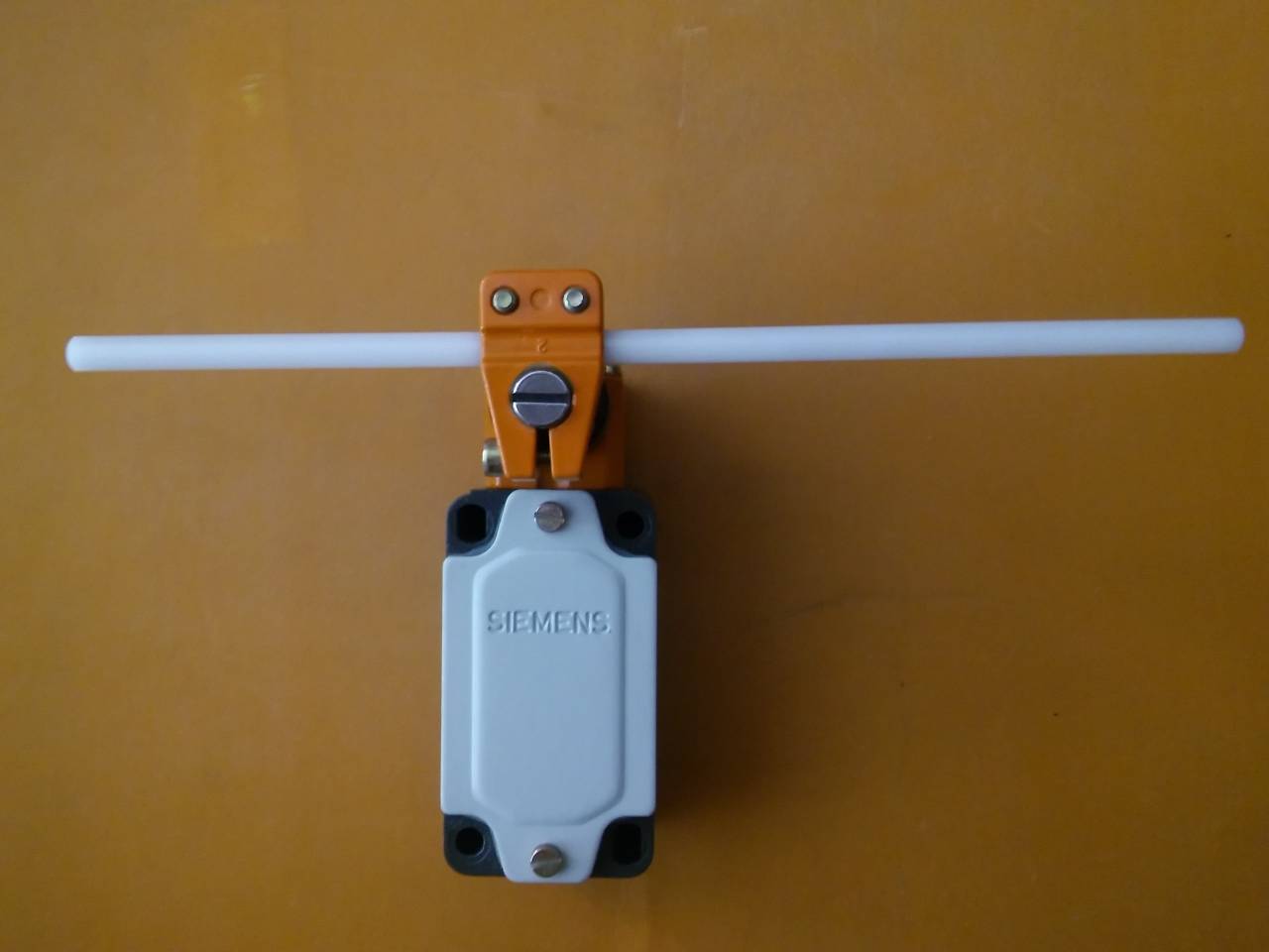 SIEMENS 3SE3 3SE3 120-1Q VDE 0660 IEC 947-5-1 SIFIR KUTULU LİMİT SWİTCH
