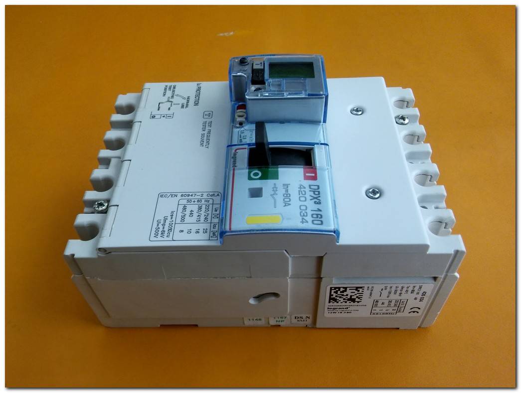LEGRAND DPX3 160 420 034 80A 4 KUTUPLU TMŞ DPX3 160 4P KAÇAK AKIMLI KOMPAKT ŞALTER