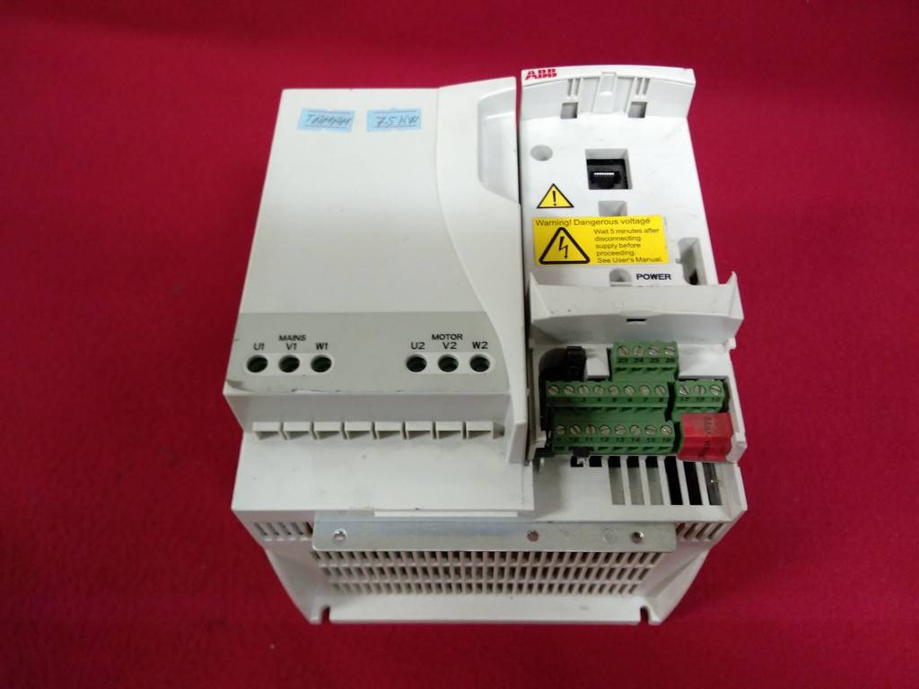 ABB ACS310-03E-17A2-4 ACS310 7,5KW SIFIR KUTULU SÜRÜCÜ INVERTER 7.5 KW DRIVER