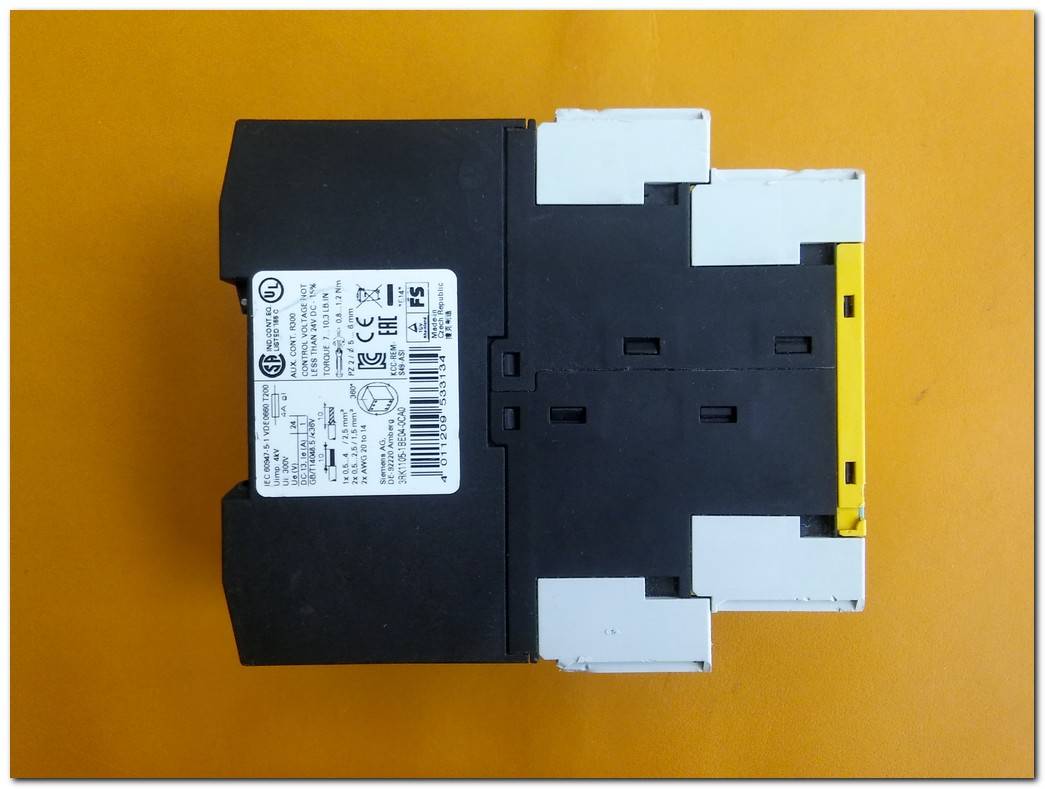 SIEMENS 3RK1105-1BE04-0CA0 ASISAFE BASİS SAFETY MONİTOR GÜVENLİK MONİTÖRÜ