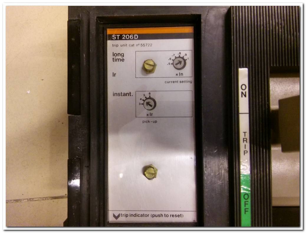 MERLİN GERİN CM1600HE IEC-VDE-BS 1600A COMPACT CIRCUİT BREAKER DEVRE KESİCİ 1600A AÇTIRMA BOBİNLİ TMŞ