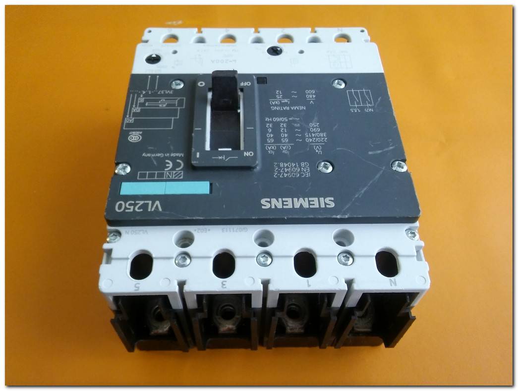 SIEMENS VL250 200A 4 KUTUPLU TMŞ 3VL3725-1AA46-0AA0 KOMPAKT ŞALTER
