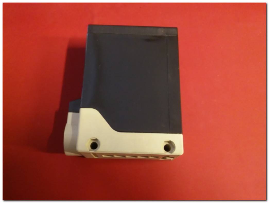 TELEMECANİQUE XUE-F300314 SCHNEİDER SENSÖR FOTO ELEKTRİK DEDEKTÖRÜ 2A 24-240VAC