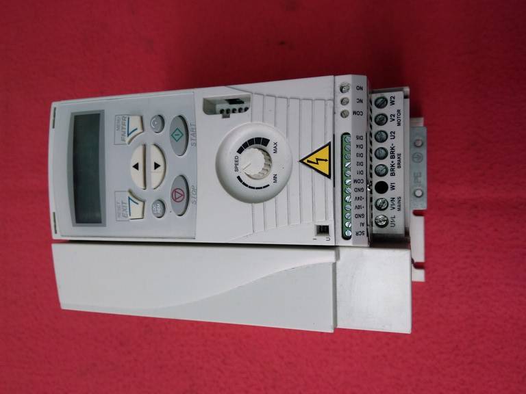 ABB ACS150-01E-09A8-2 2,2KW 3HP SÜRÜCÜ 2.2 KW INVERTER