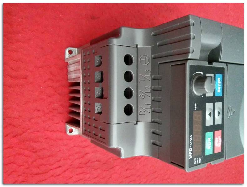 DELTA VFD022E43A  2,2KW 3HP INPUT 380V AĞIR ŞART SÜRÜCÜ