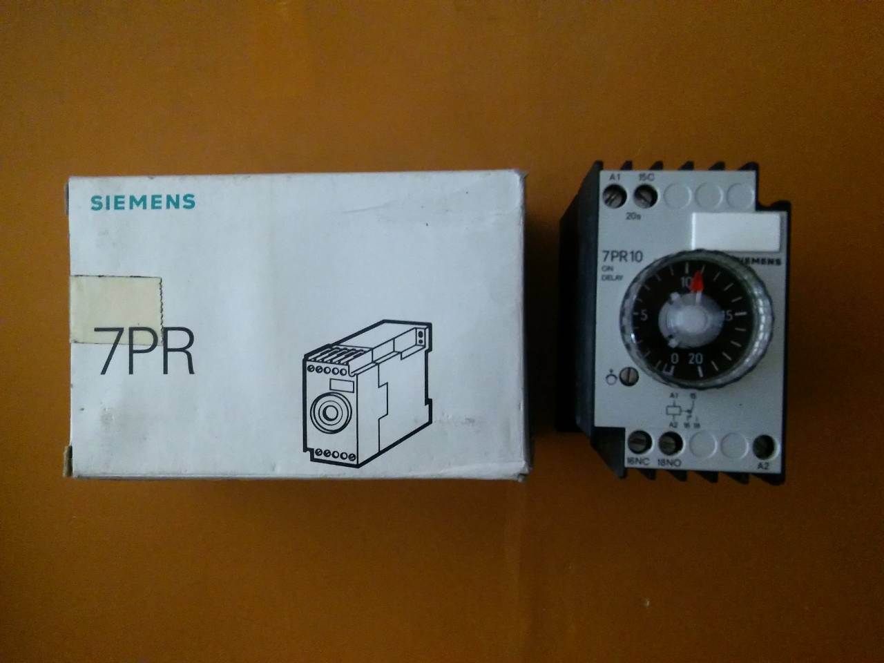 SIEMENS 7PR 7PR10 7PR1040-7AM00 SIFIR KUTULU TİMİNG RELAY 20SN ZAMAN RÖLESİ