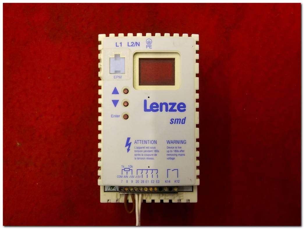 LENZE ESMD251X2SFA SMD 0,25KW SÜRÜCÜ