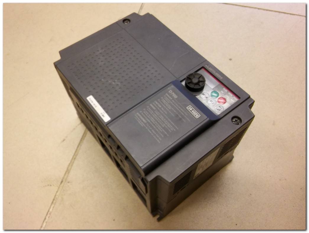 MITSUBISHI FR-D740-120-EC D700 5,5KW SÜRÜCÜ INVERTER DRIVER
