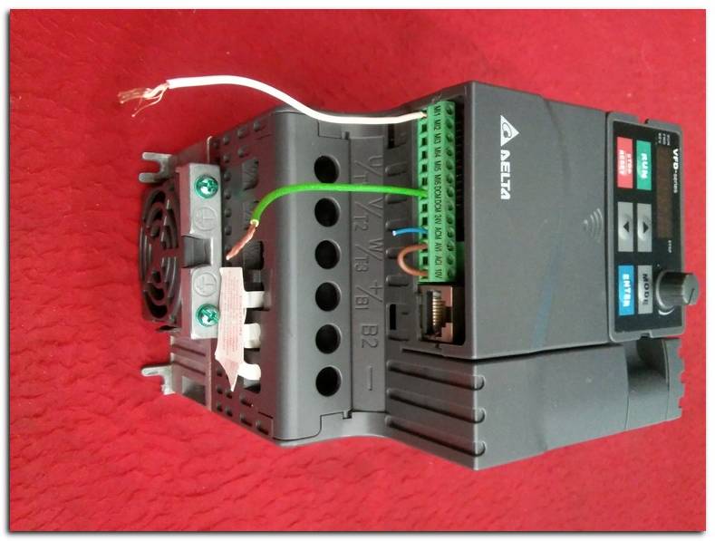DELTA VFD022E43A  2,2KW 3HP INPUT 380V AĞIR ŞART SÜRÜCÜ