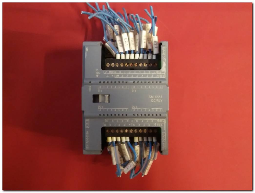 SIEMENS 6ES7 223-1PL30-0XB0 SM 1223 DCRLY RELAY AUTPUTS EK MODÜL