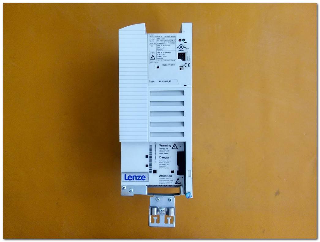 LENZE E82EV302-4C E82EV302K4C 13436485 8200 3KW VECTOR SÜRÜCÜ 3 KW INVERTER