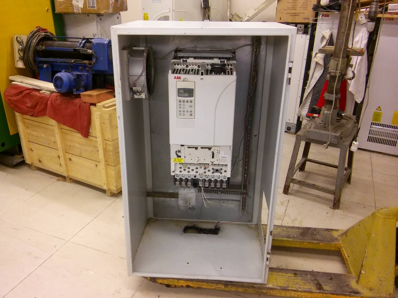 ABB ACS800-04-0135-3 J400 ACS 0135-3 SW ASXR7360 110 KW 225A AĞIR ŞART 8040135300060000