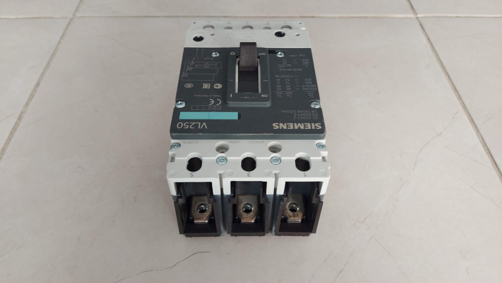 3VL3725-1AA36-0AA0 3VL9325-7DC30 VL250